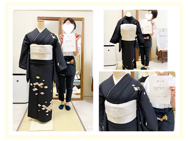黒地の訪問着に白の袋帯を結んだトルソーと、修了証を持つ生徒さん。 後ろ姿。二重太鼓が美しく整った訪問着姿。